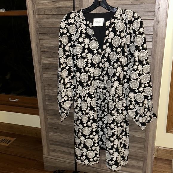 Black & Ivory Eyelet Kathleen Long Sleeve Dress - Picture 7 of 10